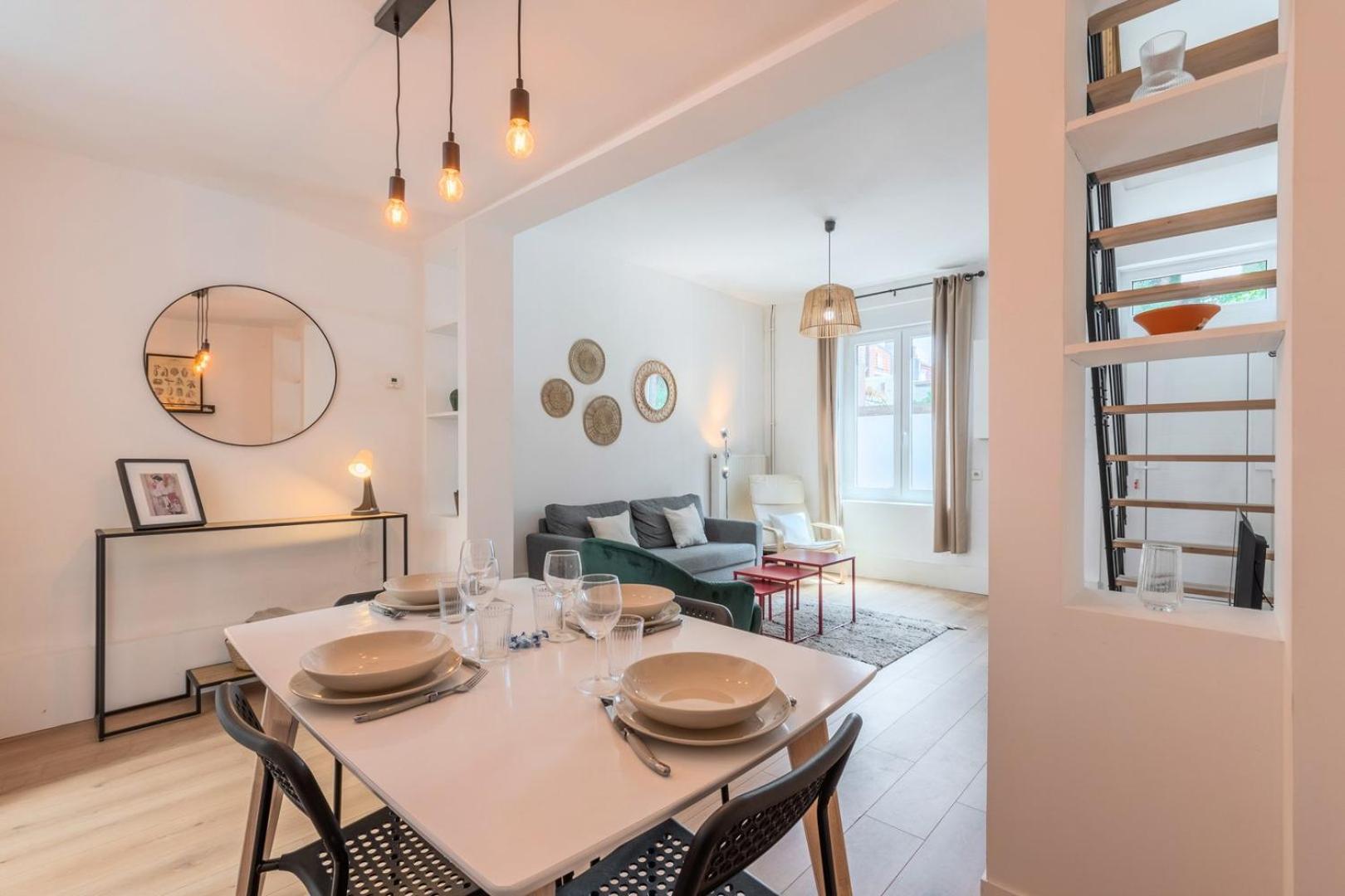 2 Bedroom House W/ Terrace, Near Train Stations & Metro Lille Bagian luar foto